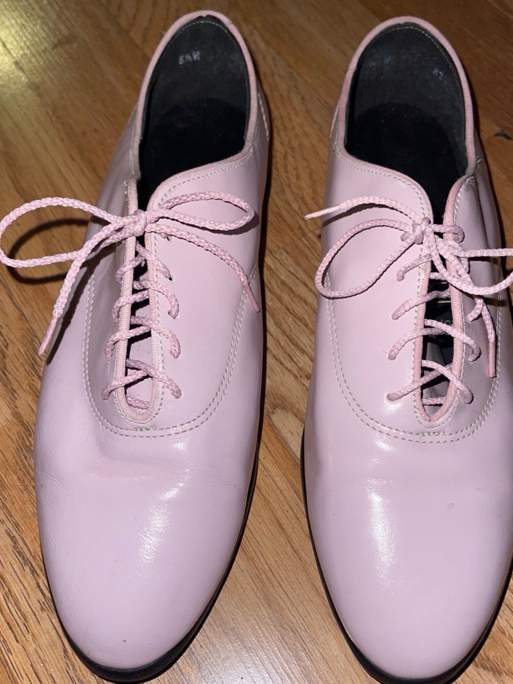 Woman’s Classic Lace-Up Shoes in Light Pink